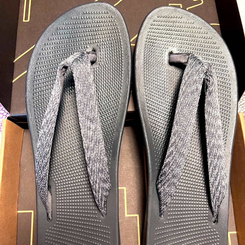 NWT (in box) M11 allbirds Sugar Zeffer Thong sandals with interchangeable strap